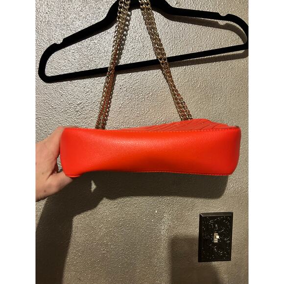 ❤️ Victoria’s Secret Red Quilted Chain Crossbody Purse Fun Casual Date Night - Picture 6 of 13
